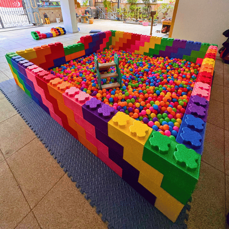 https://file.penguinpartypeople.com/uploads/Ball pit 3x3 (3).png