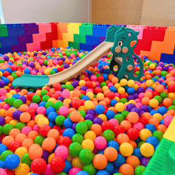 https://file.penguinpartypeople.com/uploads/Ball pit 3x3 (4).png