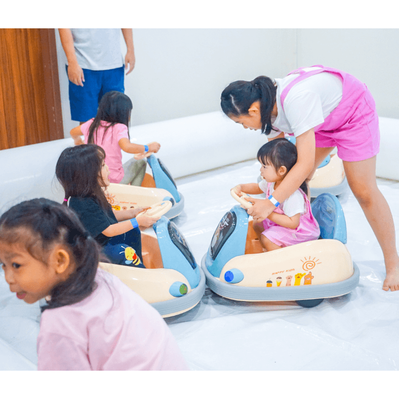 https://file.penguinpartypeople.com/uploads/Blue bumper car (3).png